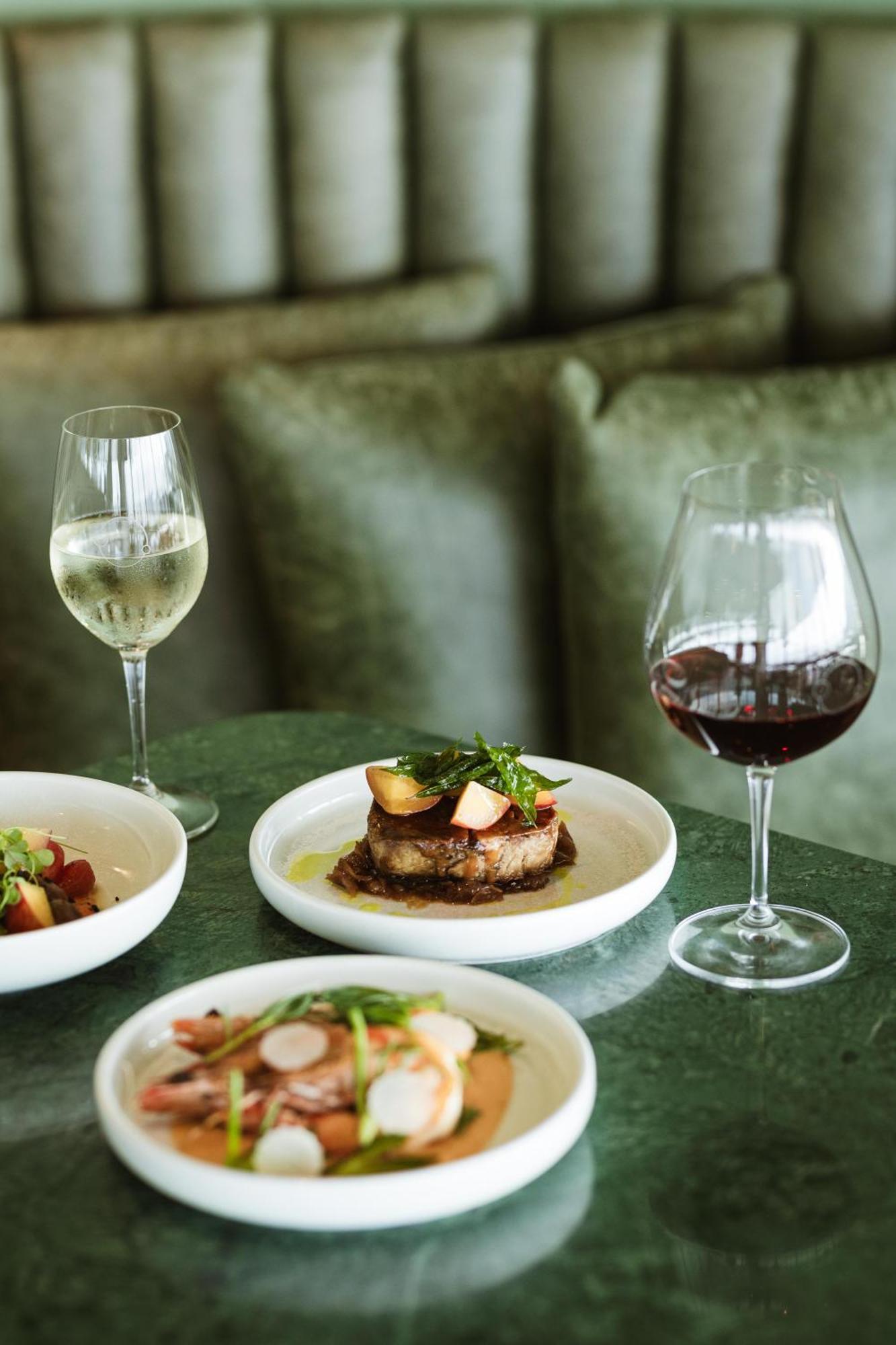 Crystalbrook Kingsley 호텔 뉴캐슬 외부 사진 Wine and food