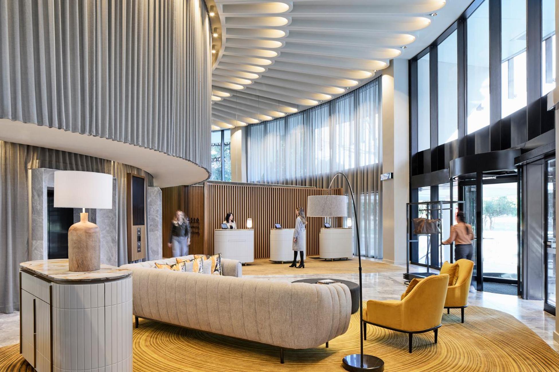 Crystalbrook Kingsley 호텔 뉴캐슬 외부 사진 The lobby of the hotel
