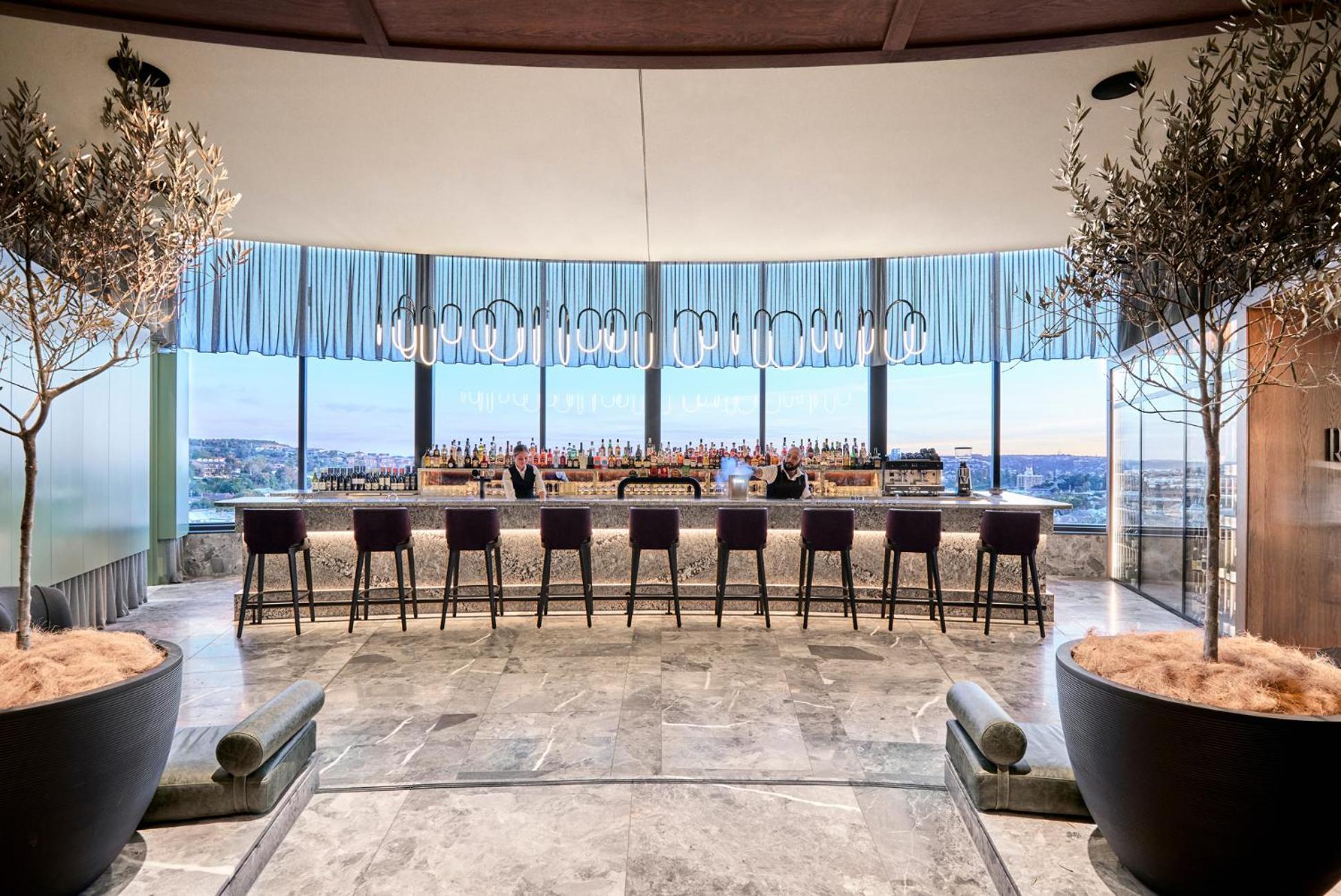 Crystalbrook Kingsley 호텔 뉴캐슬 외부 사진 The bar at the top of the hotel